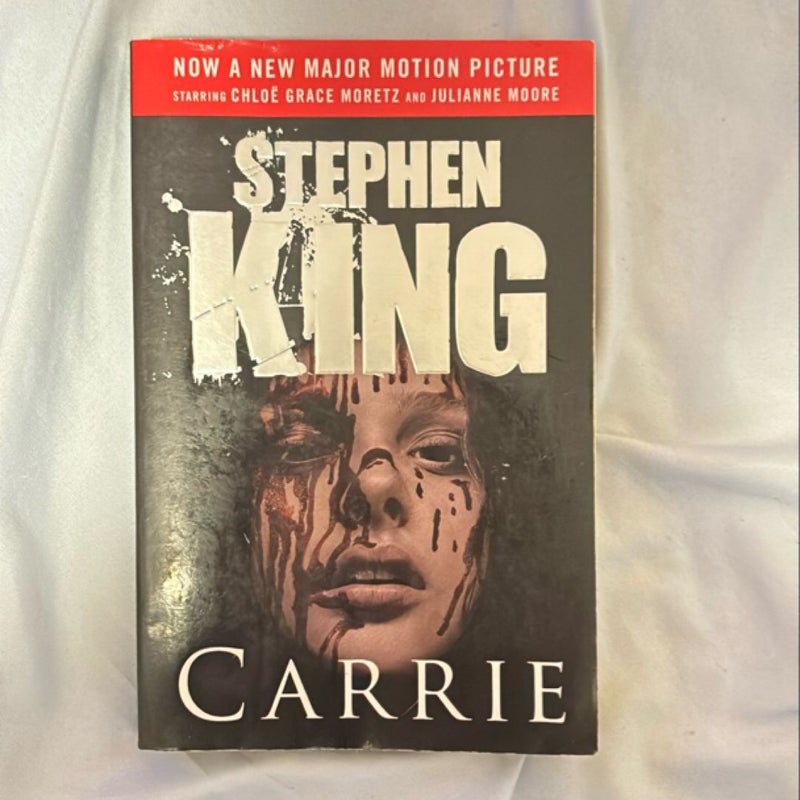 Carrie (Movie Tie-In Edition)
