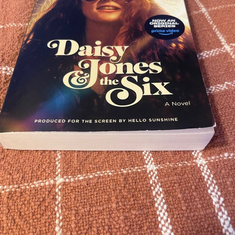 Daisy Jones and the Six (TV Tie-In Edition)