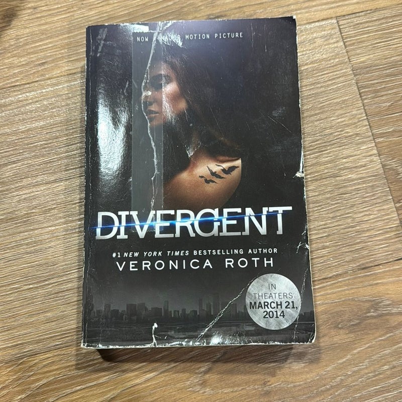 Divergent Movie Tie-In Edition