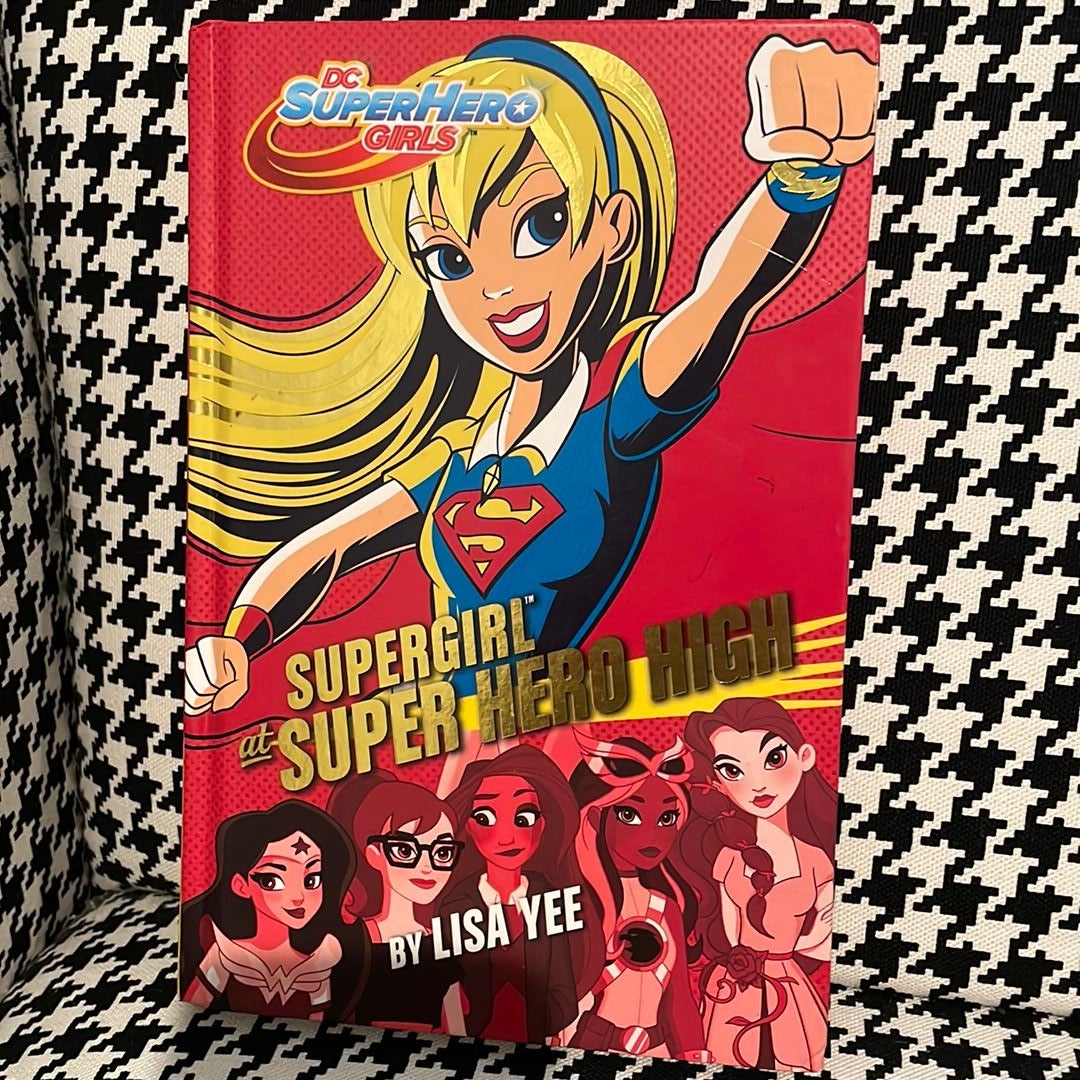 Supergirl at Super Hero High (DC Super Hero Girls): Yee, Lisa, Random  House: 9781101940624: Books 