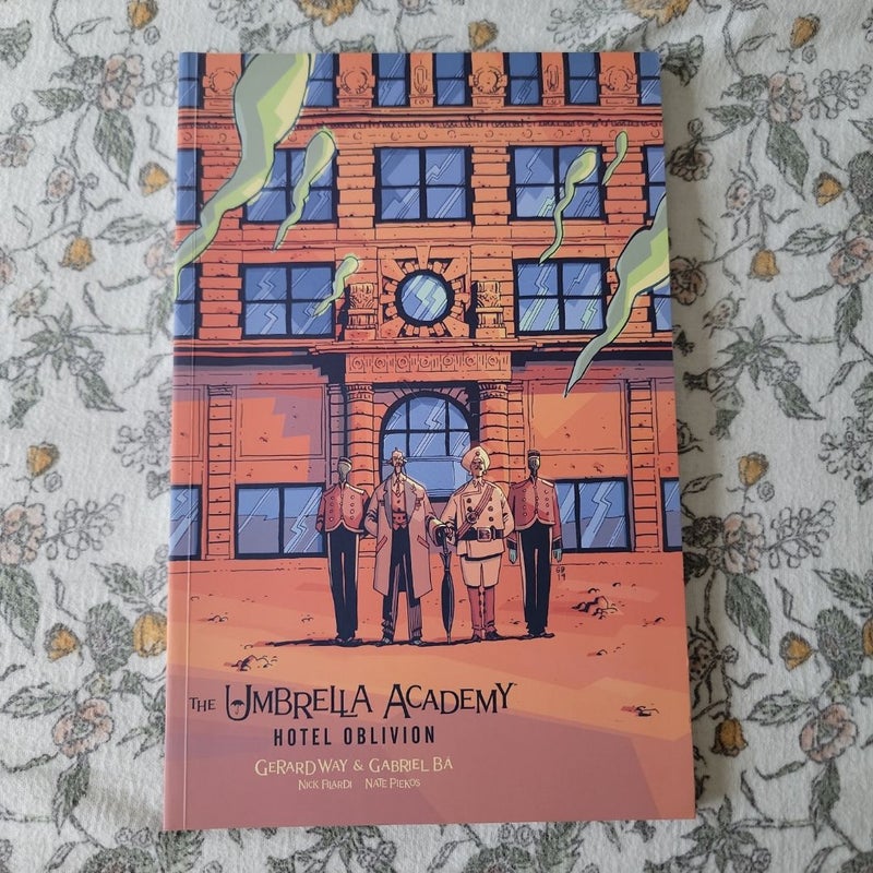 The Umbrella Academy Hotel Oblivion (Barnes & Noble Special Edition)