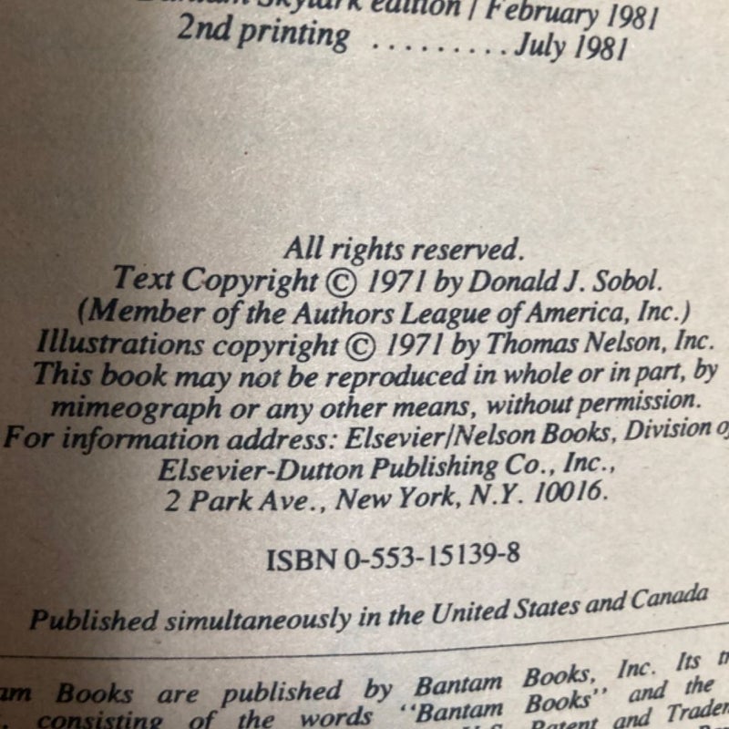 Encyclopedia Brown Tracks Them Down (VINTAGE 1981)