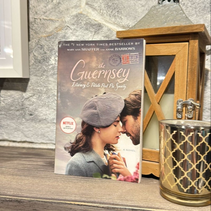 The Guernsey Literary and Potato Peel Pie Society (Movie Tie-In Edition)