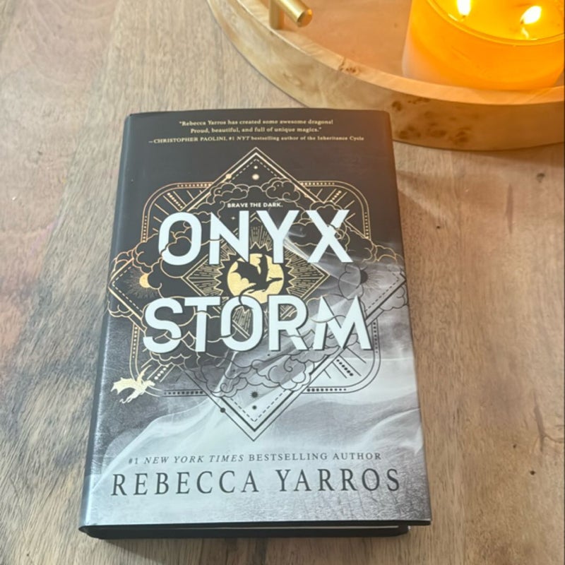 Onyx Storm (Standard Edition)