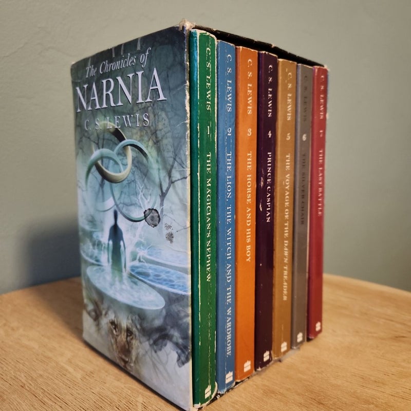 The Chronicles of Narnia Rack Paperback 7-Book Box Set