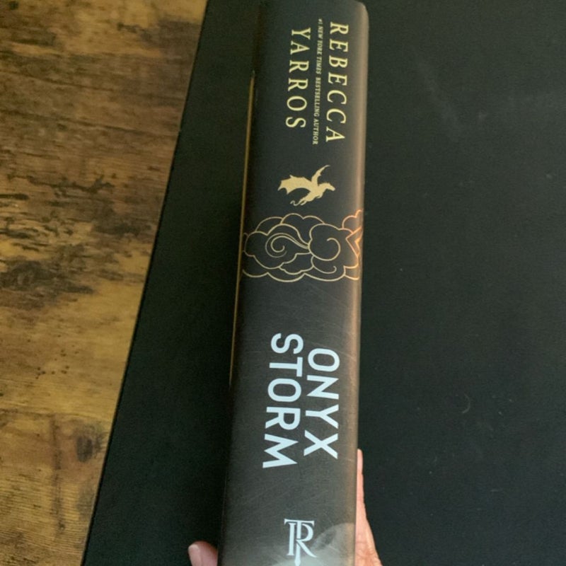 Onyx Storm (Standard Edition)