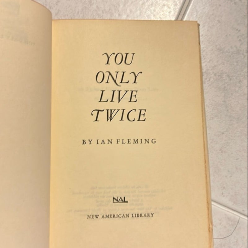 Ian Fleming a James Bond Novel You only Live Twice