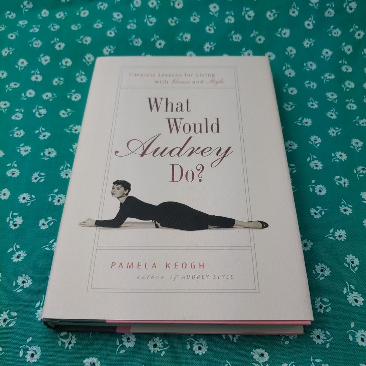 what-would-audrey-do-by-pamela-keogh