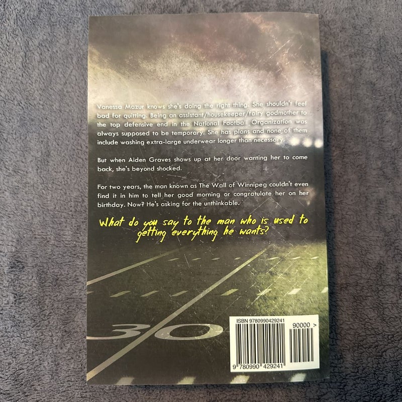 The Wall of Winnipeg and Me by Mariana Zapata, Paperback Pangobooks