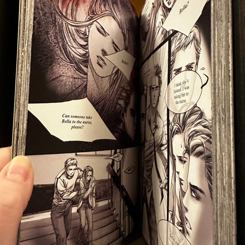 Twilight Volume 1 First Edition Graphic Novel Stephenie Meyer Young Kim