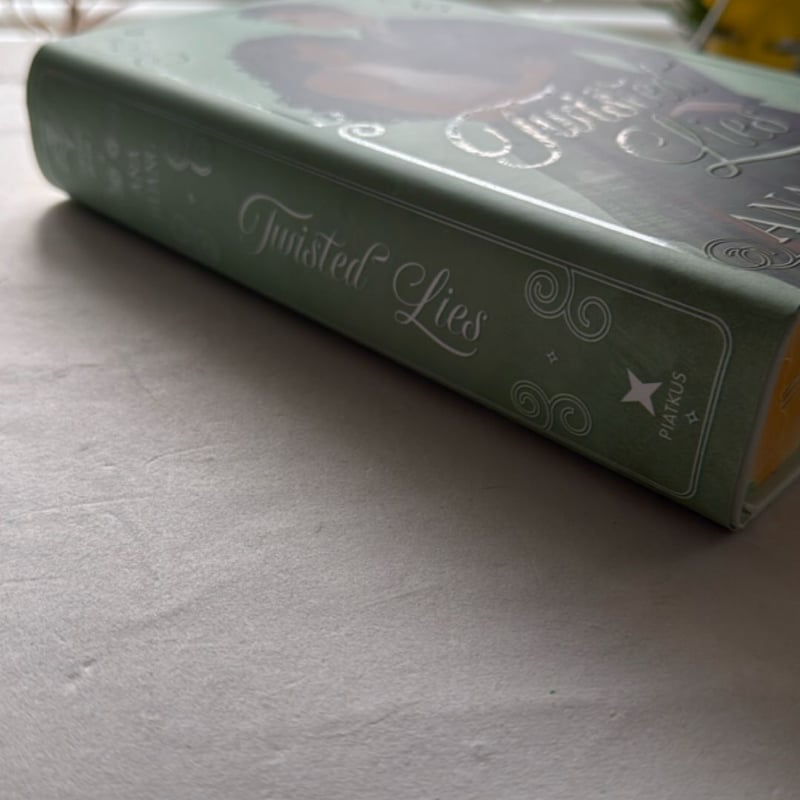 Twisted Lies -fairyloot