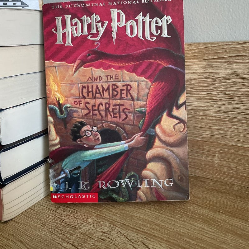 Harry Potter and the Chamber of Secrets (Harry Potter, Book 2) (Paperback)