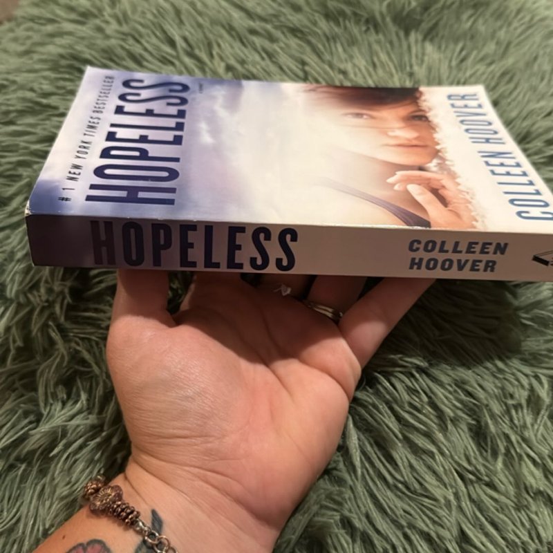Hopeless by Colleen Hoover, Paperback | Pangobooks