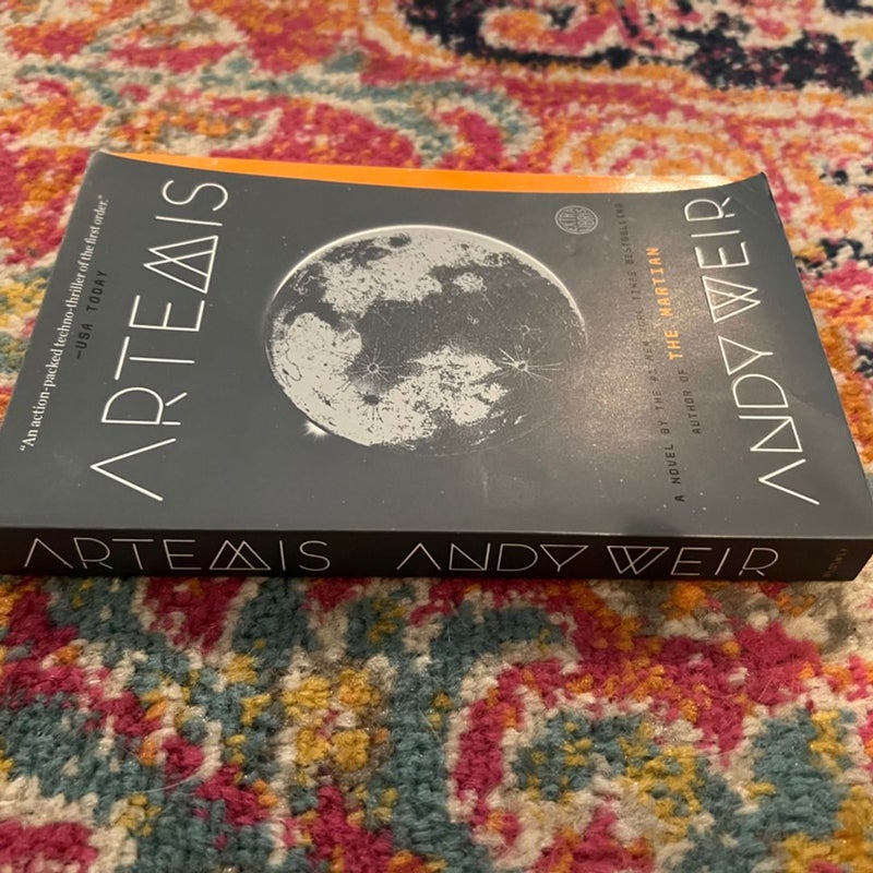 Artemis: A Novel  Weir, Andy  Very Good Trade PB