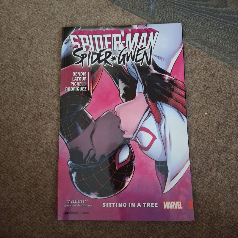 Spider-Man/Spider-Gwen: Sitting in a Tree