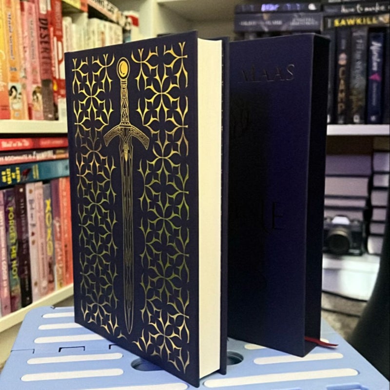 Throne of Glass (Collector's Edition) WITH HAT!