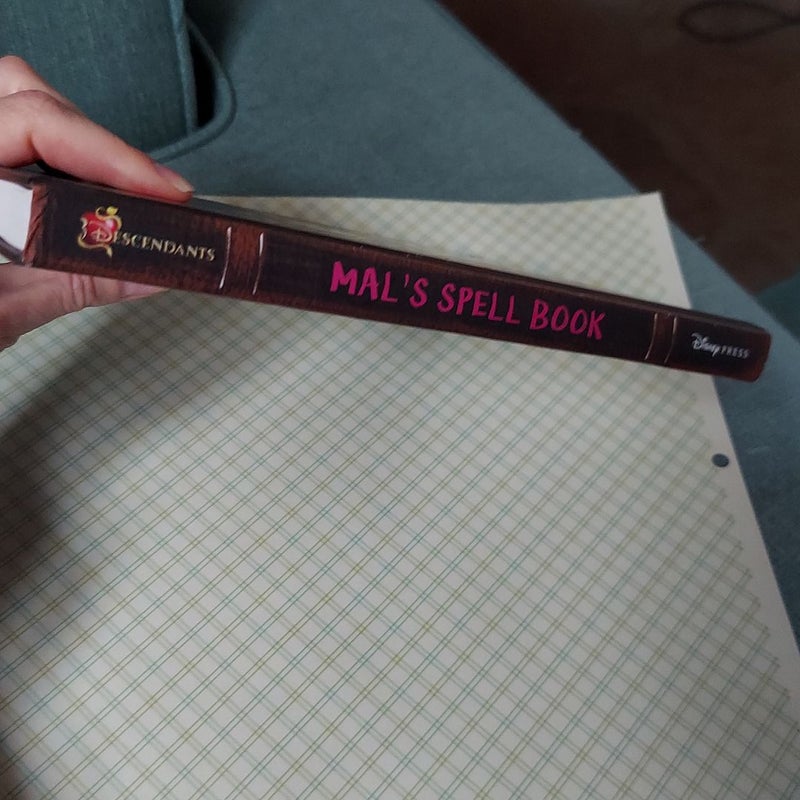 Descendants: Mal's Spell Book