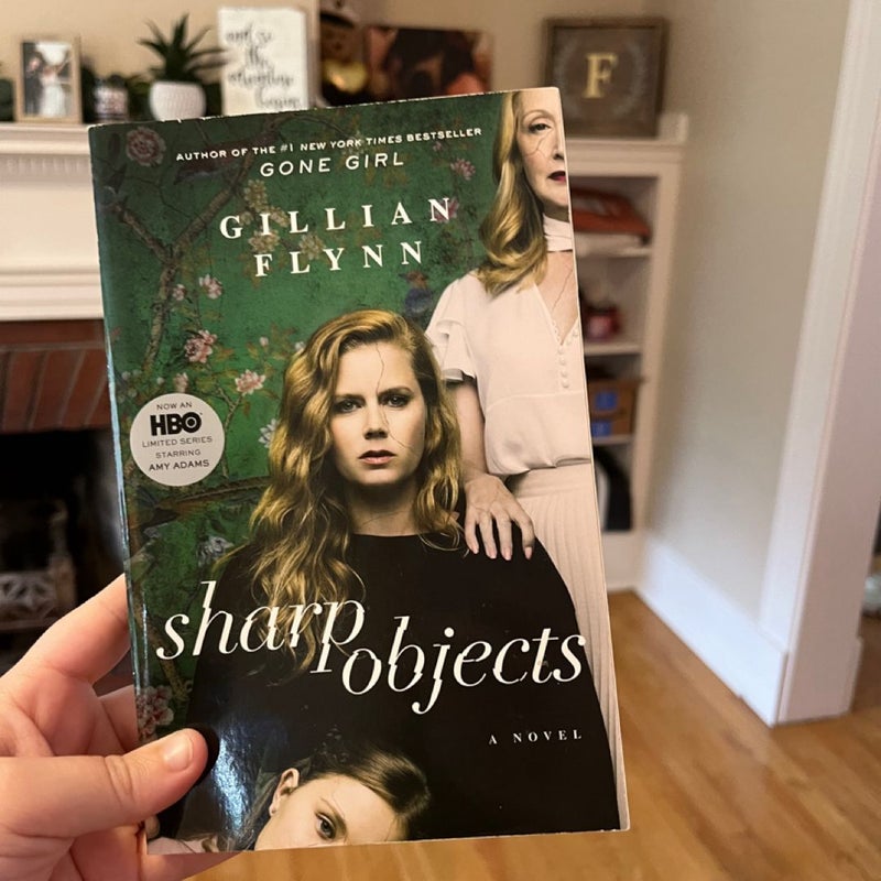 Sharp Objects (Movie Tie-In)