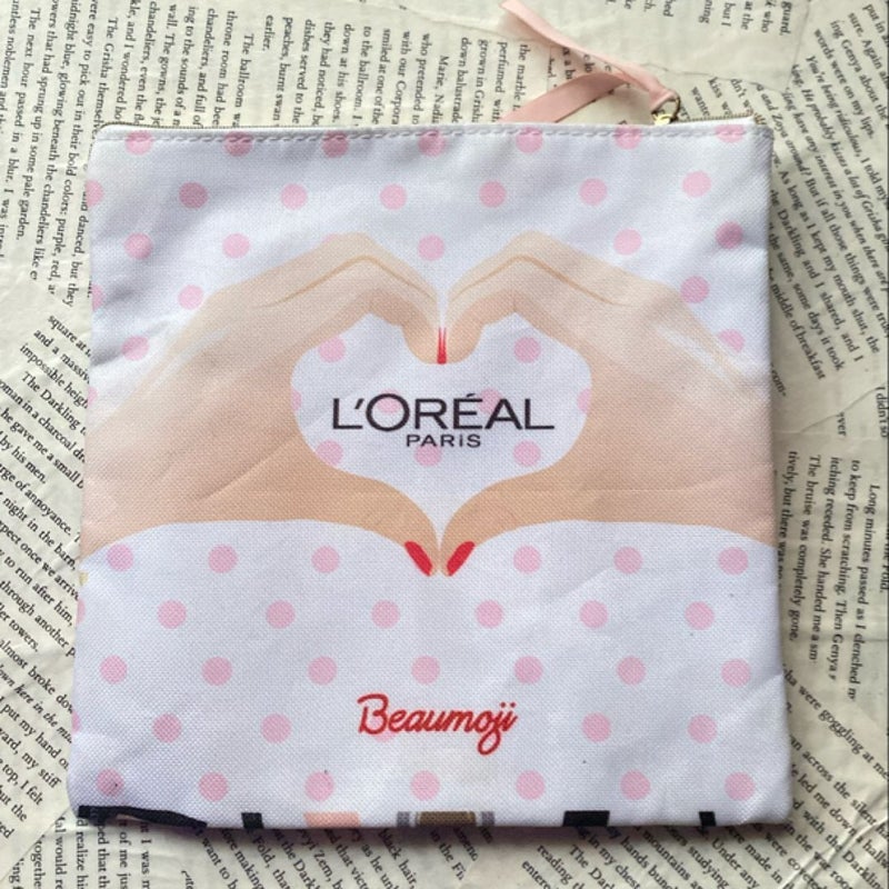 L’Oréal Paris makeup pouch bag