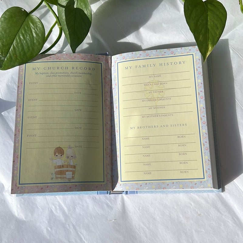 Precious moments: Small Hands Bible 