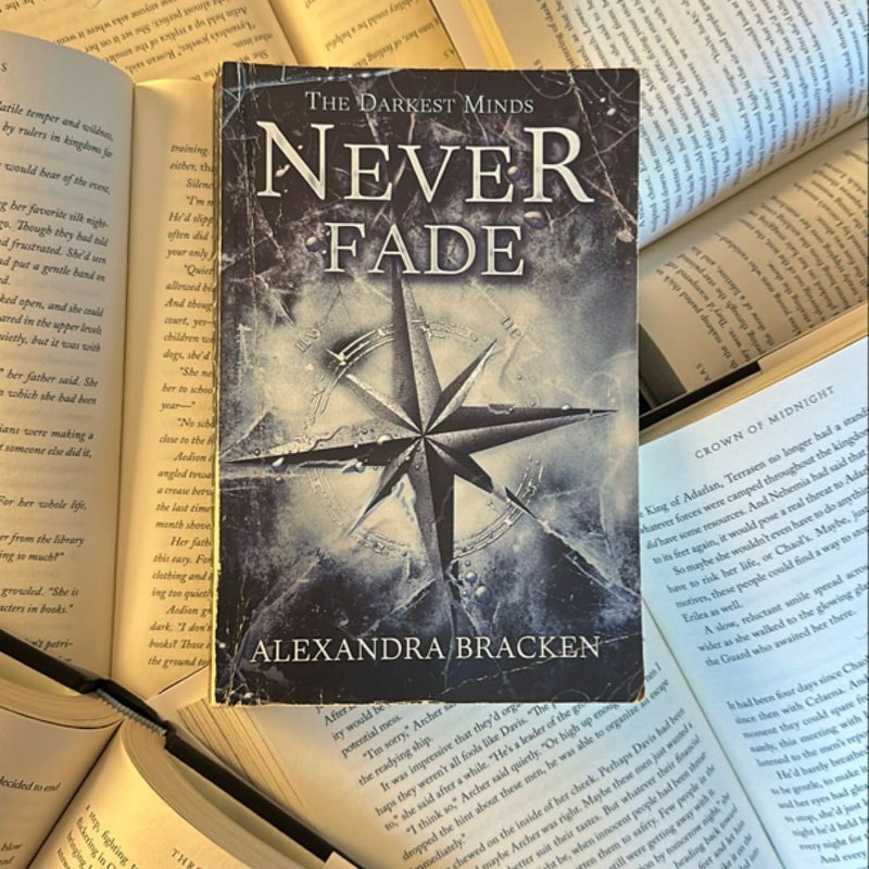 Never Fade (a Darkest Minds Novel)