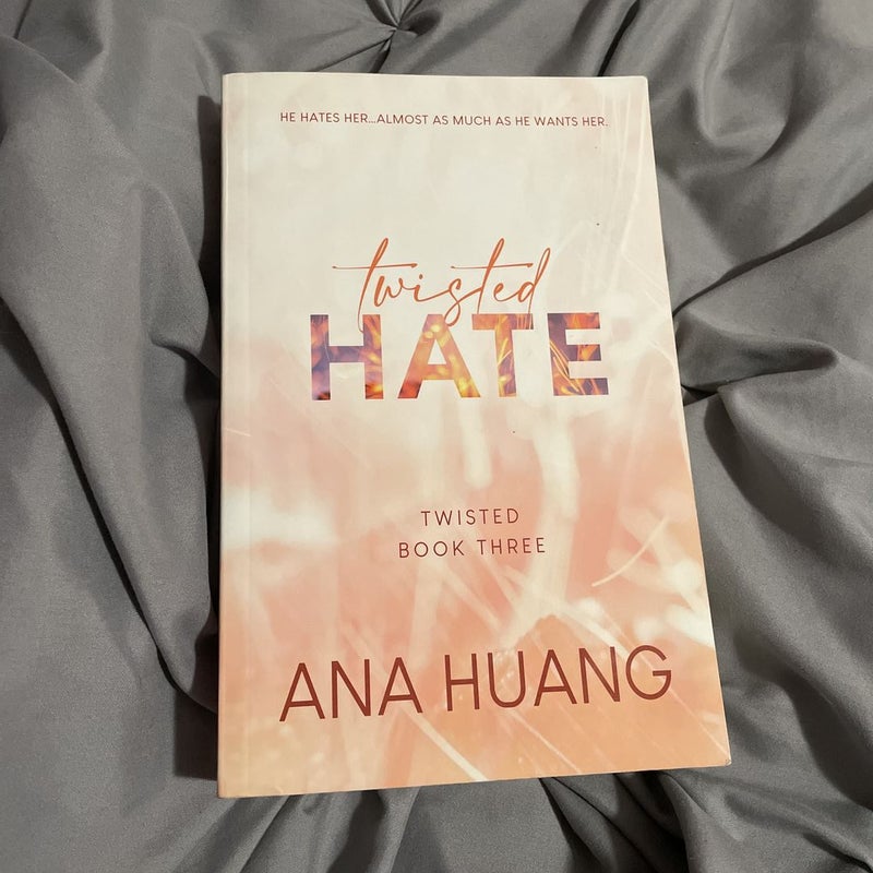 Twisted Hate (Twisted, 3): 9781728274881: Huang  