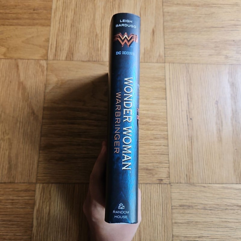 SIGNED PLUS POSTER Special Edition of Wonder Woman Warbringer by Leigh Bardugo