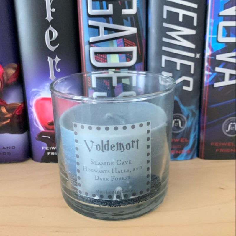 Book + 4oz Harry Potter-themed candle bundle