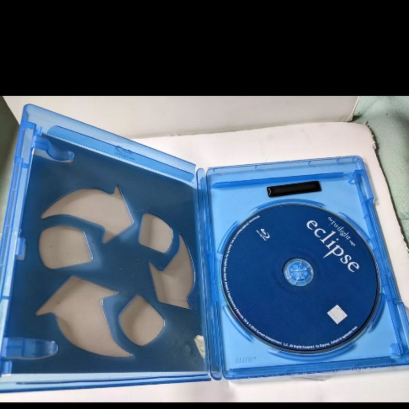 Blu-ray Lot 5 Eragon Narnia Eclipse Breaking Dawn 1 & 2