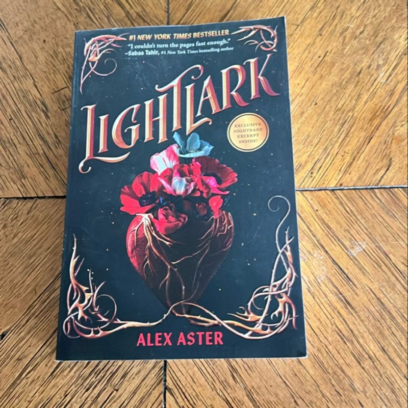 Lightlark (the Lightlark Saga Book 1)