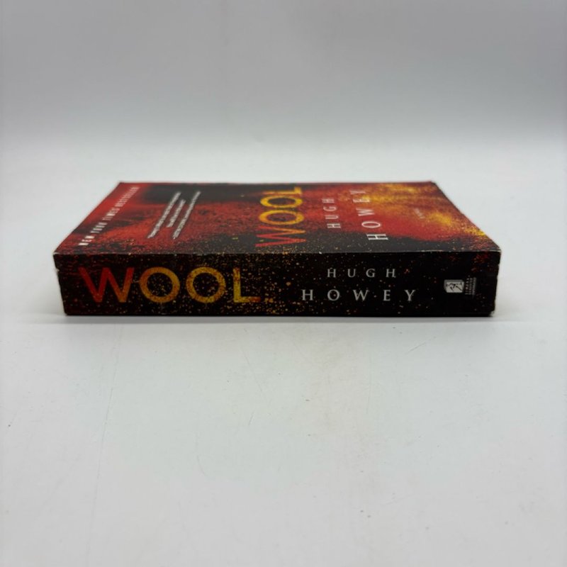 Wool by High Howey, Paperback | Pangobooks