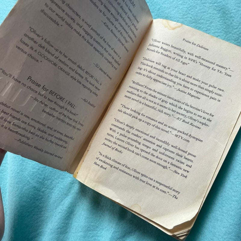 Delirium by Lauren Oliver, Paperback | Pangobooks