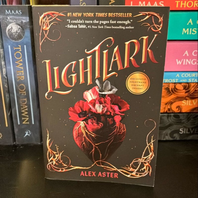 Lightlark (the Lightlark Saga Book 1)