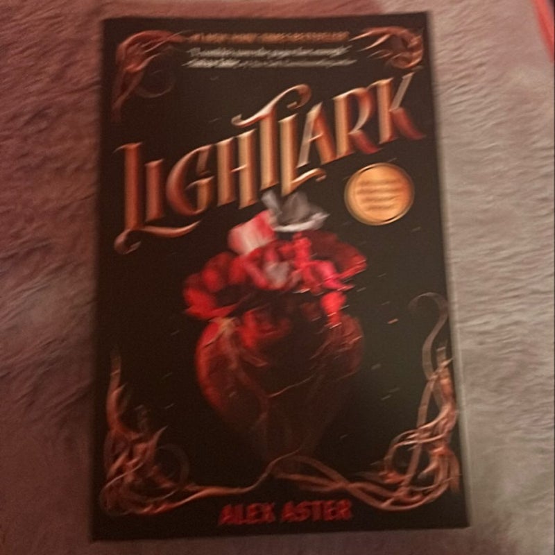 Lightlark (the Lightlark Saga Book 1)