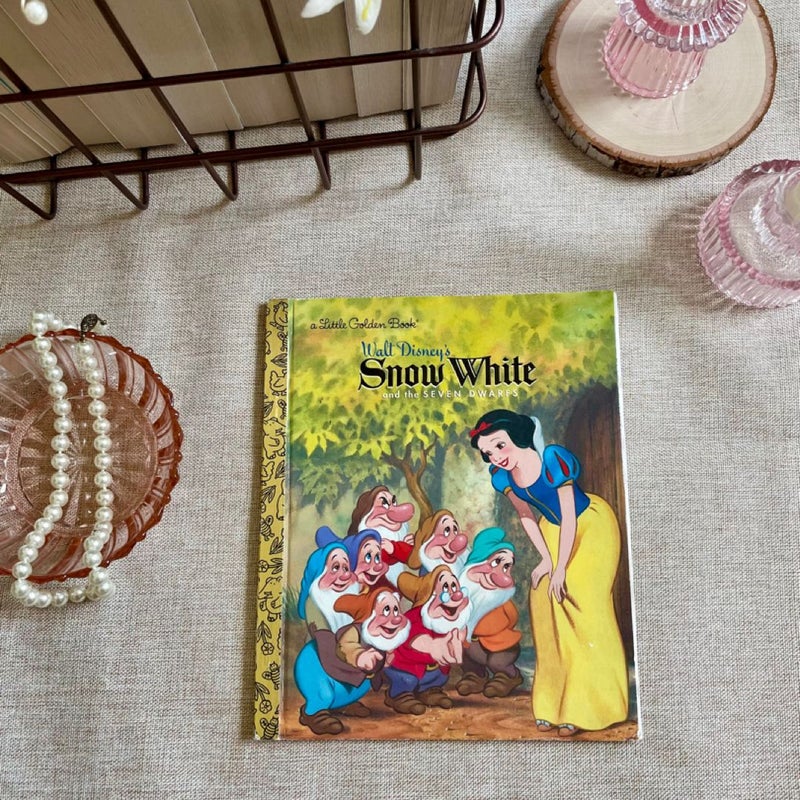 Snow White and the Seven Dwarfs (Disney Classic)