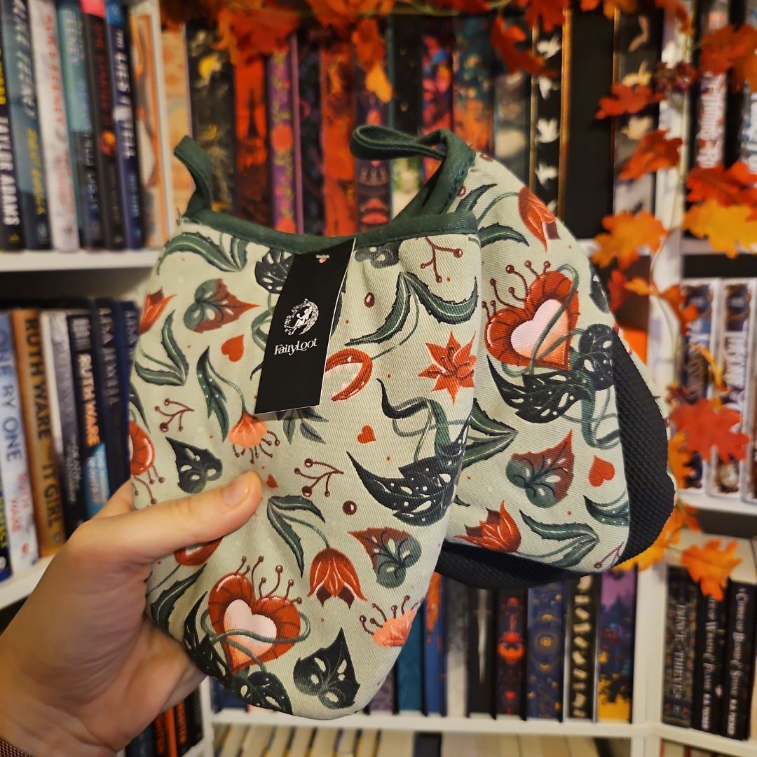The Poison Heart Oven Mitts (Fairyloot)