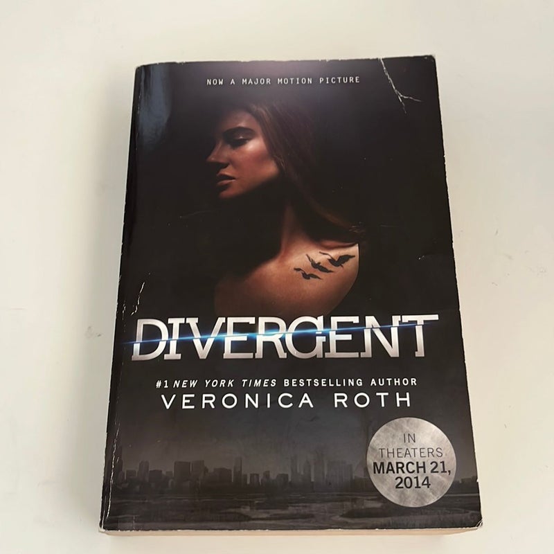 Divergent Movie Tie-In Edition