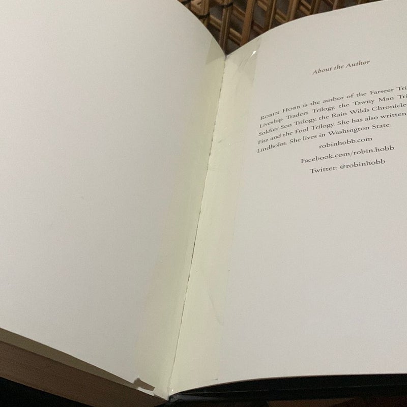 Assassin's Apprentice (the Illustrated Edition)