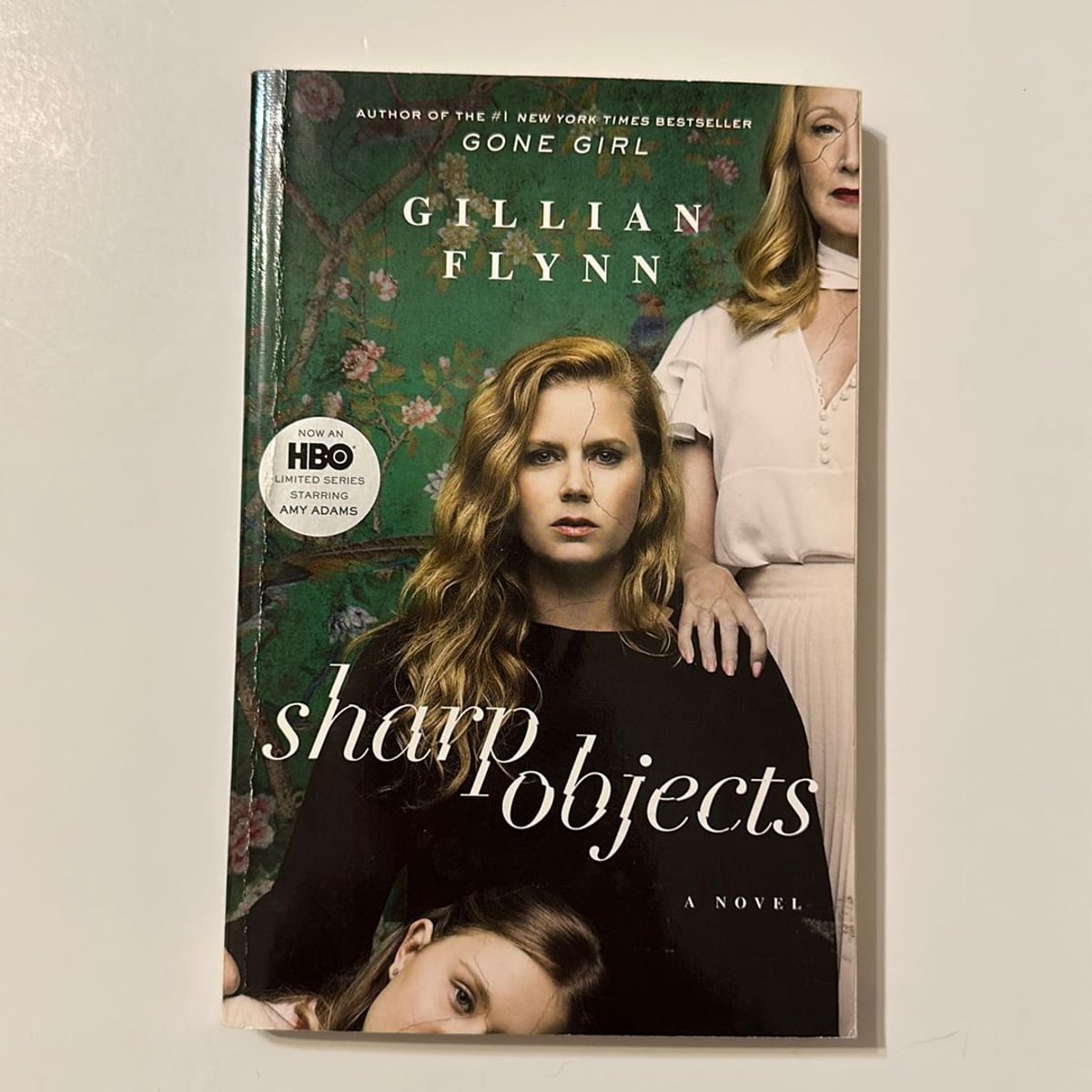 Sharp Objects by Gillian Flynn