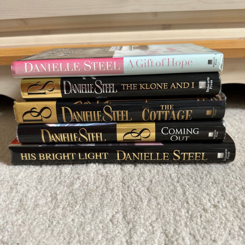 5 books of Danielle Steel 