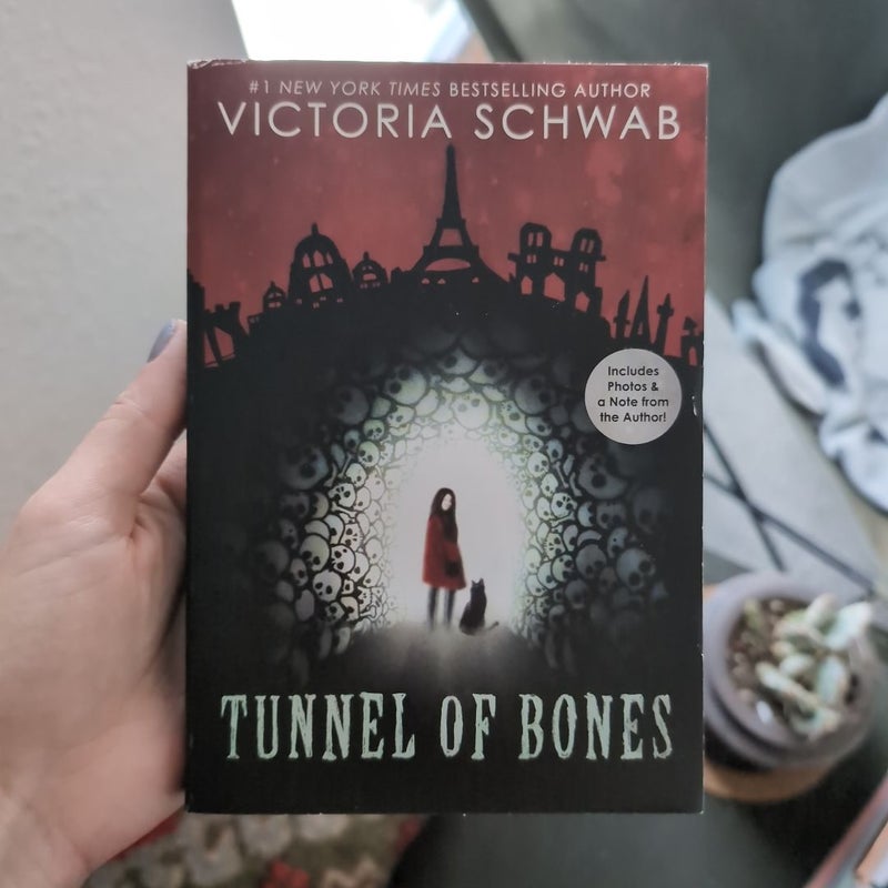 Tunnel of Bones (City of Ghosts #2)