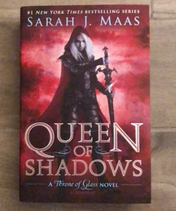 OOP Queen of Shadows (Throne of Glass Series)  