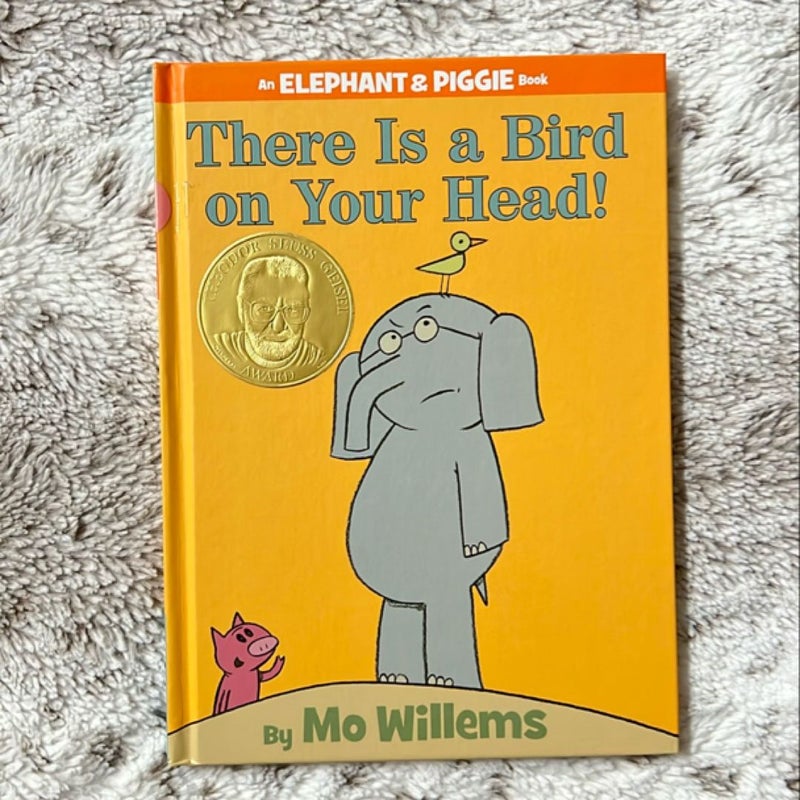 There Is a Bird on Your Head! (an Elephant and Piggie Book)