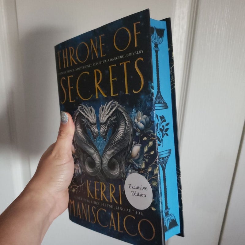 Throne of Secrets Book. Sprayed Edition. Kerri Maniscalco 