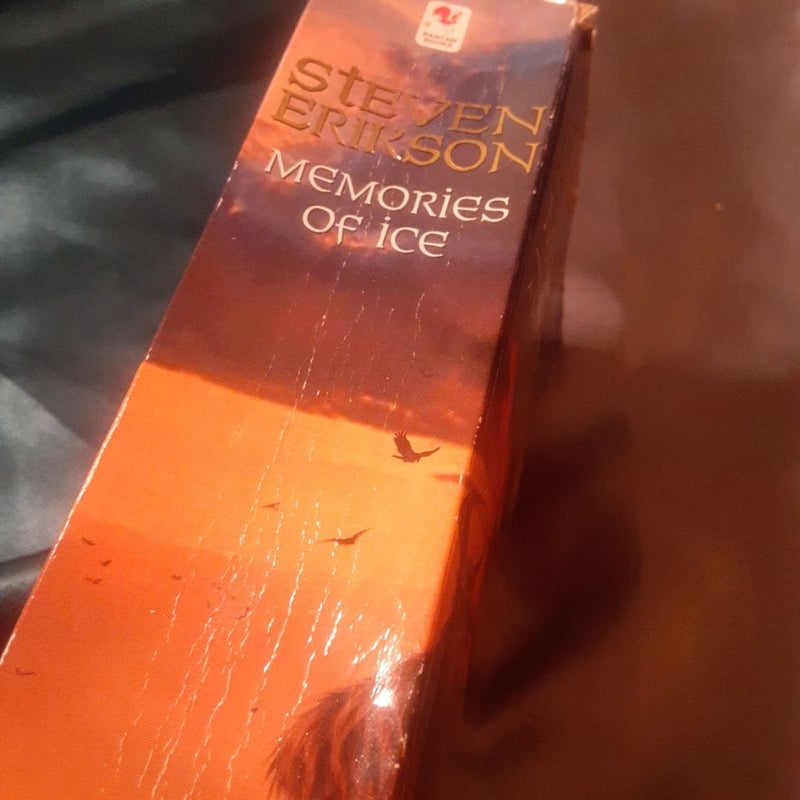 Memories of Ice (A Tale of the Malazan Book of the Fallen volume 3) UK EDITION!
