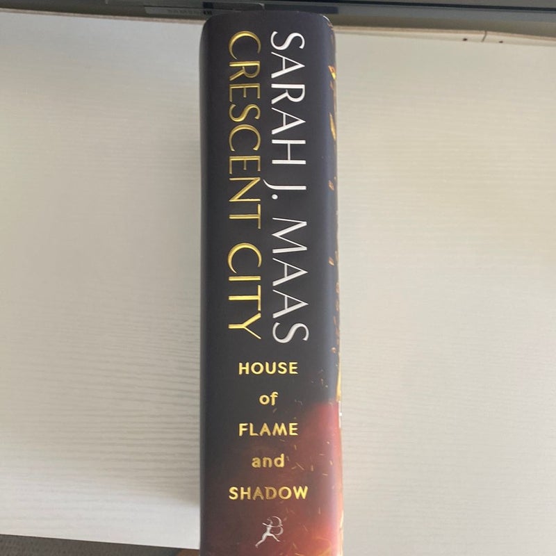 House of Flame and Shadow (WATERSTONES EXCLUSIVE)