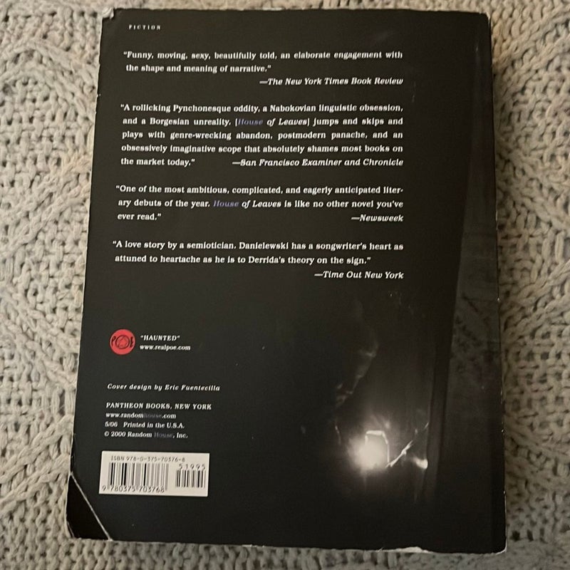 House of Leaves by Mark Z. Danielewski, Paperback Pangobooks