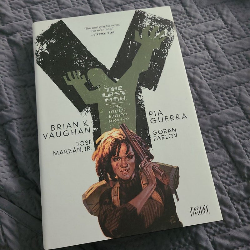 Y: the Last Man: Deluxe Edition Book Two