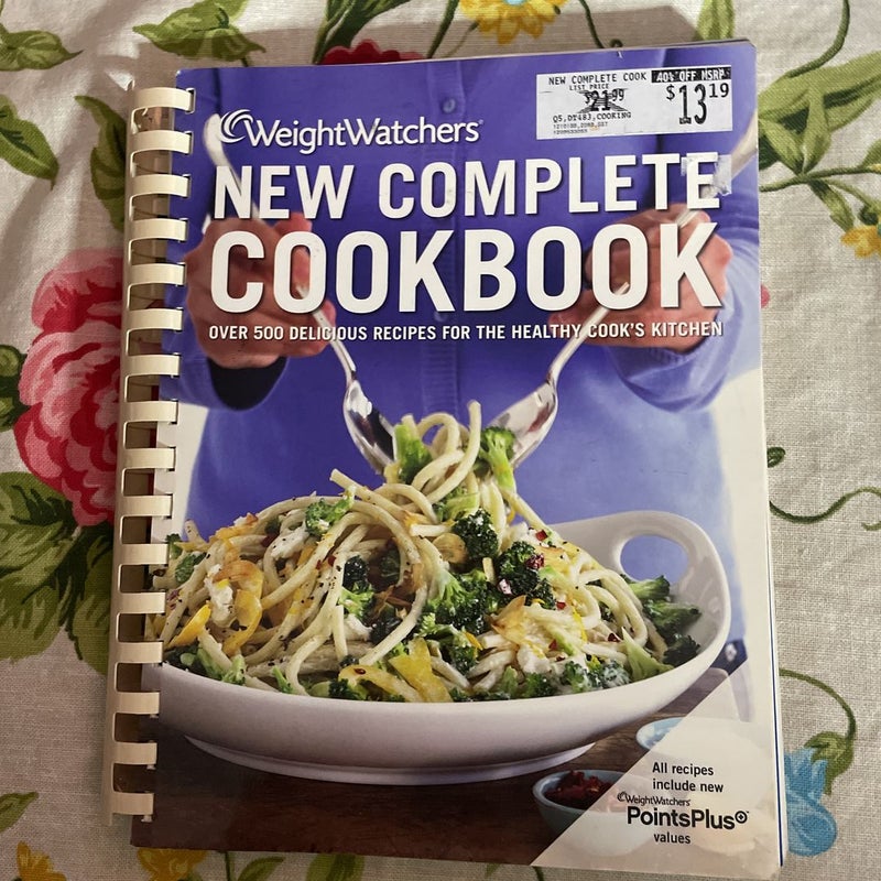 Weight Watchers New Complete Cookbook, SmartPoints Edition: Over 500 Delicious Recipes for the Healthy Cook's Kitchen [Book]