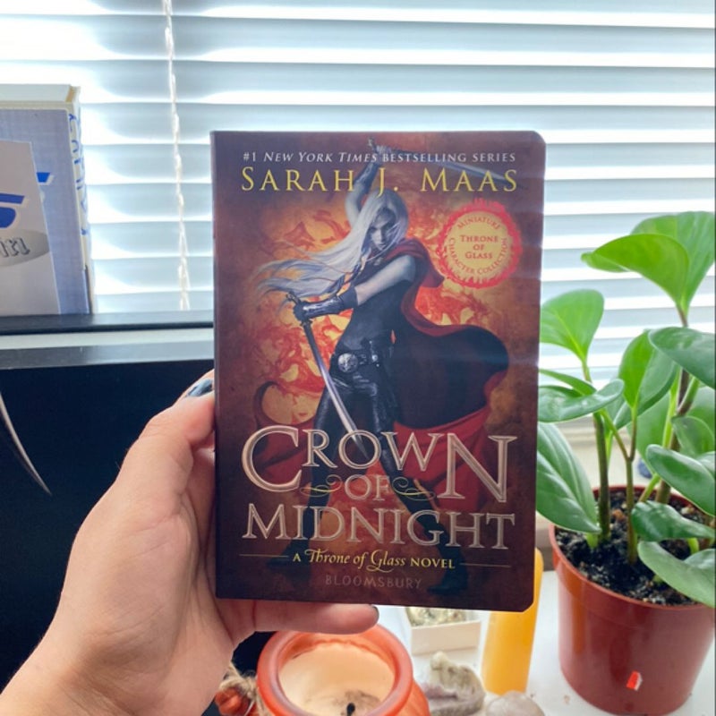 Crown of Midnight (Miniature Character Collection) is